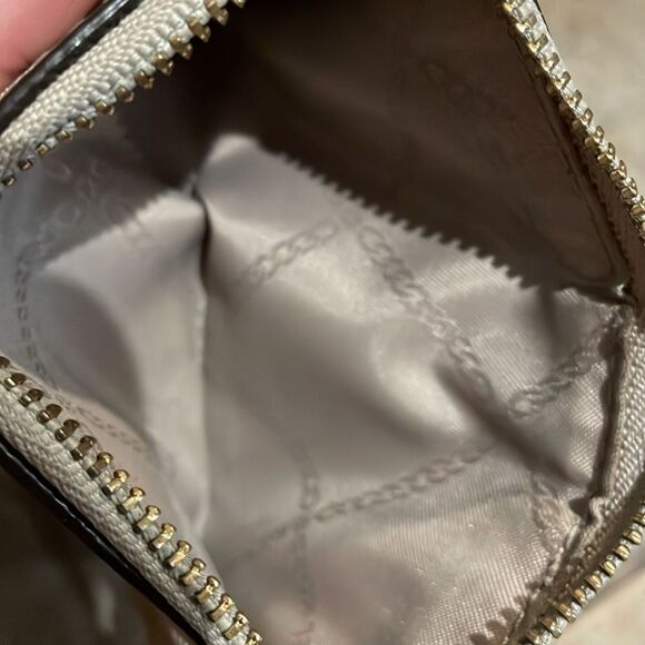 Michael Kors Beige leather Wallet Zippered Pockets Card Slots - Picture 4 of 7